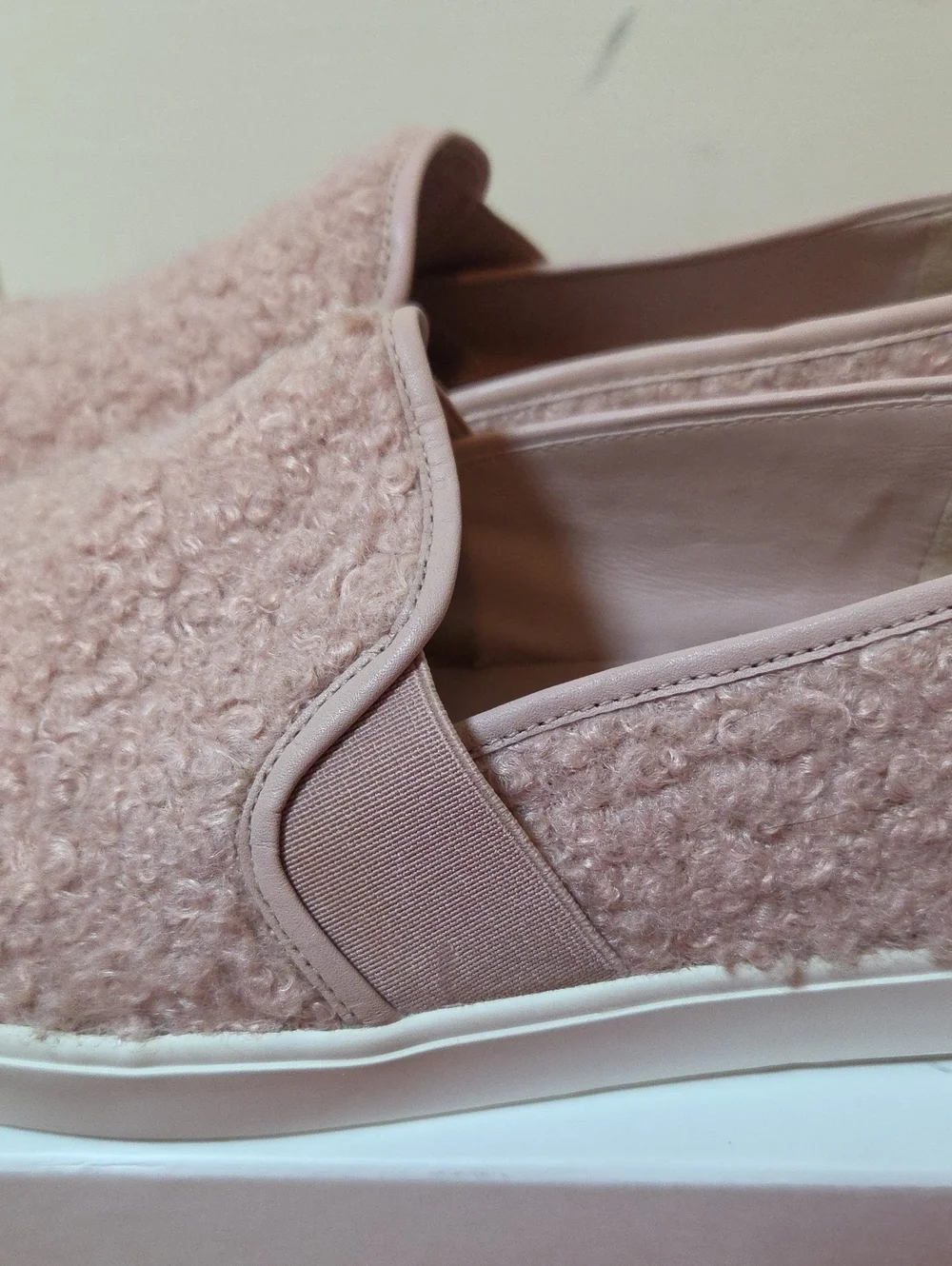 Vince Women’s Blair Slip On Sneaker Pink Faux Fur US Size 9.5 M